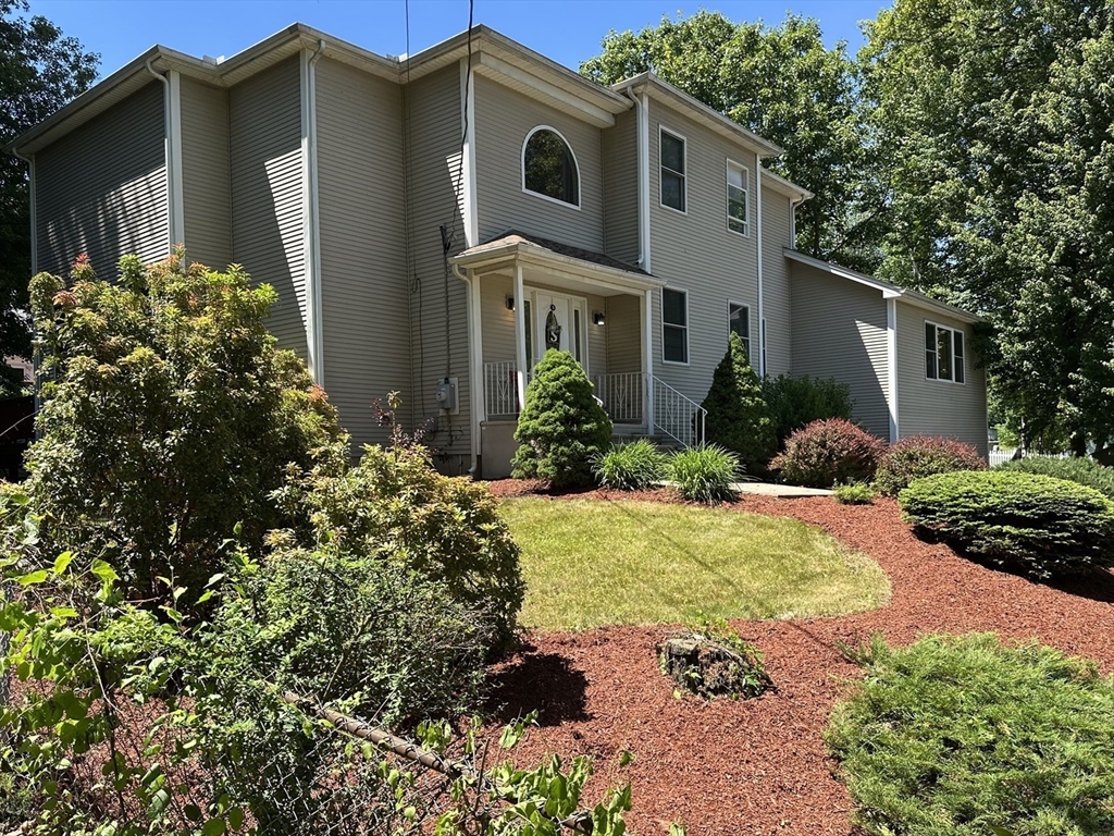 136 Thompkins Avenue Property Photo 1