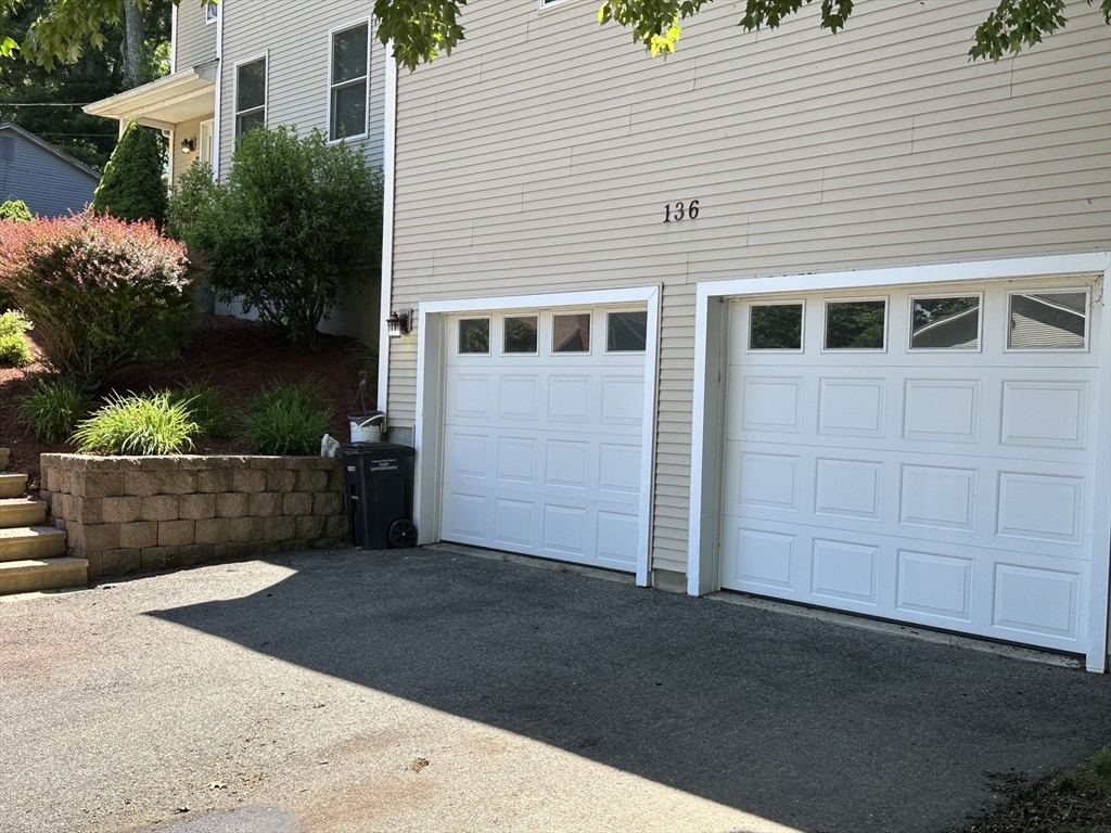 136 Thompkins Avenue Property Photo 3