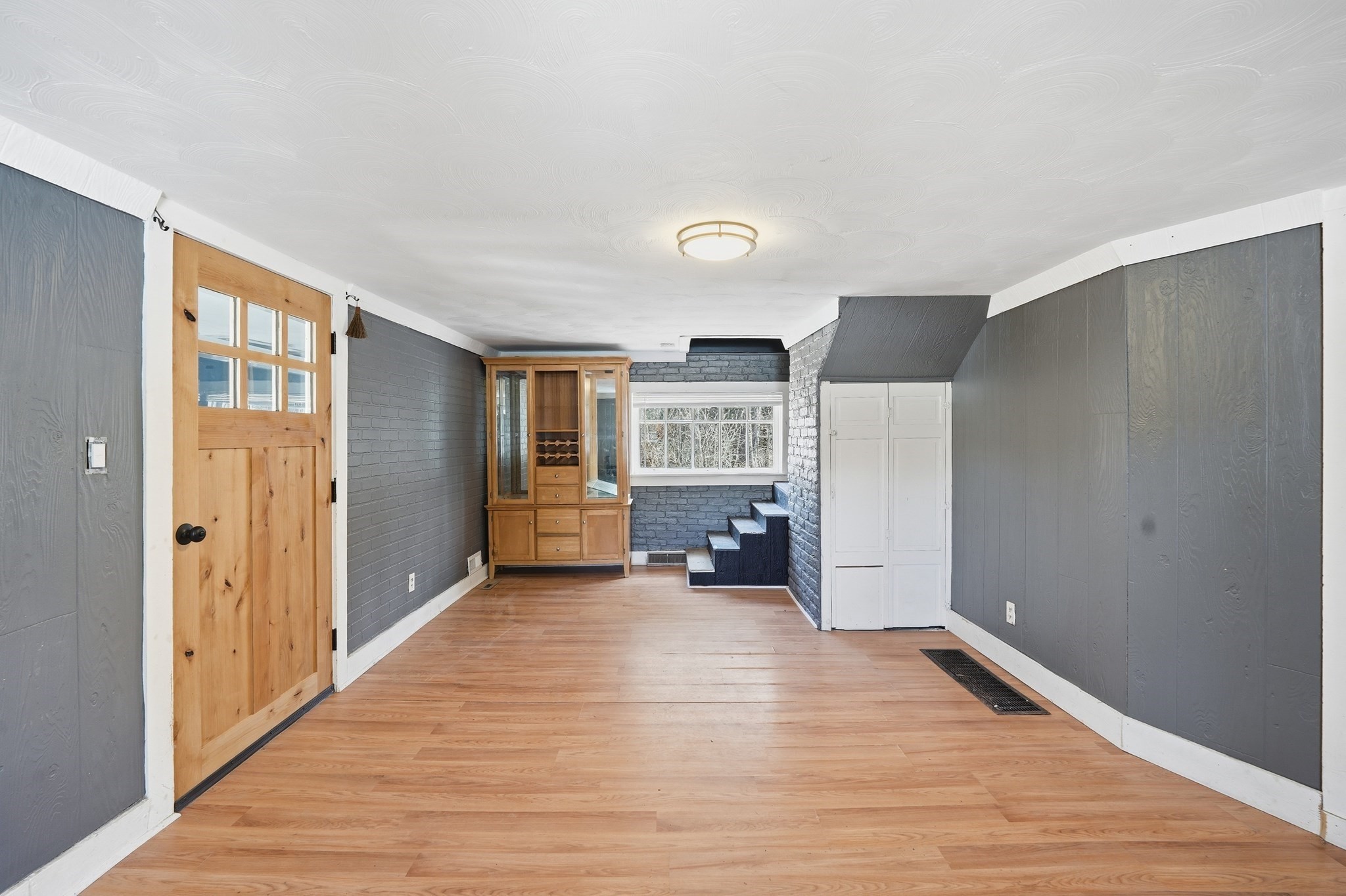 5 Torrey St Property Photo 6