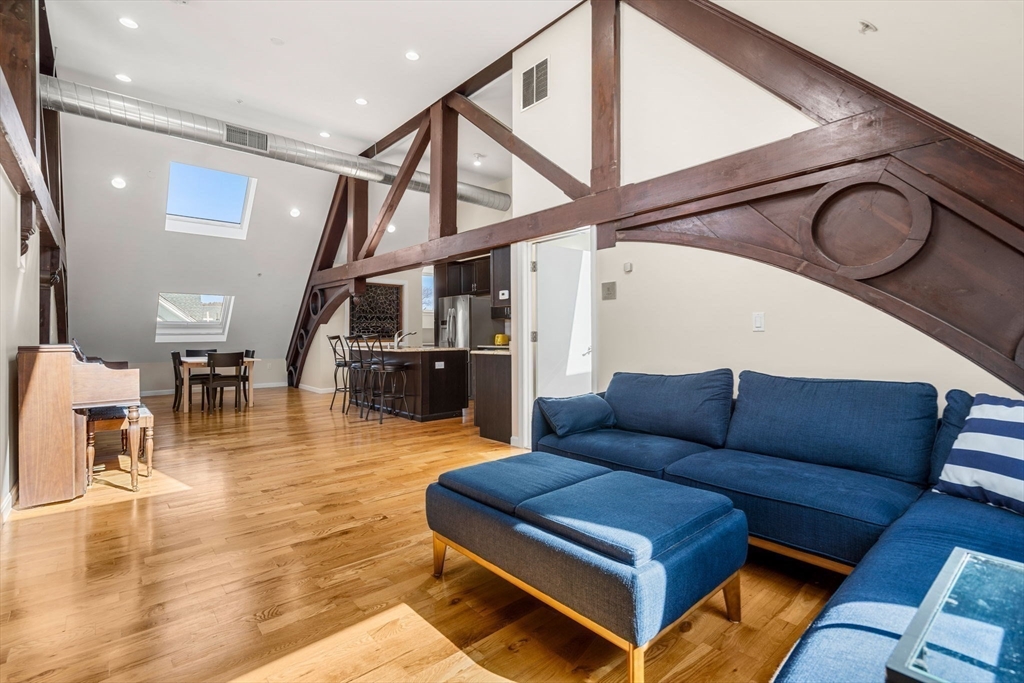 143 Burrill Street # 301 Property Photo 8