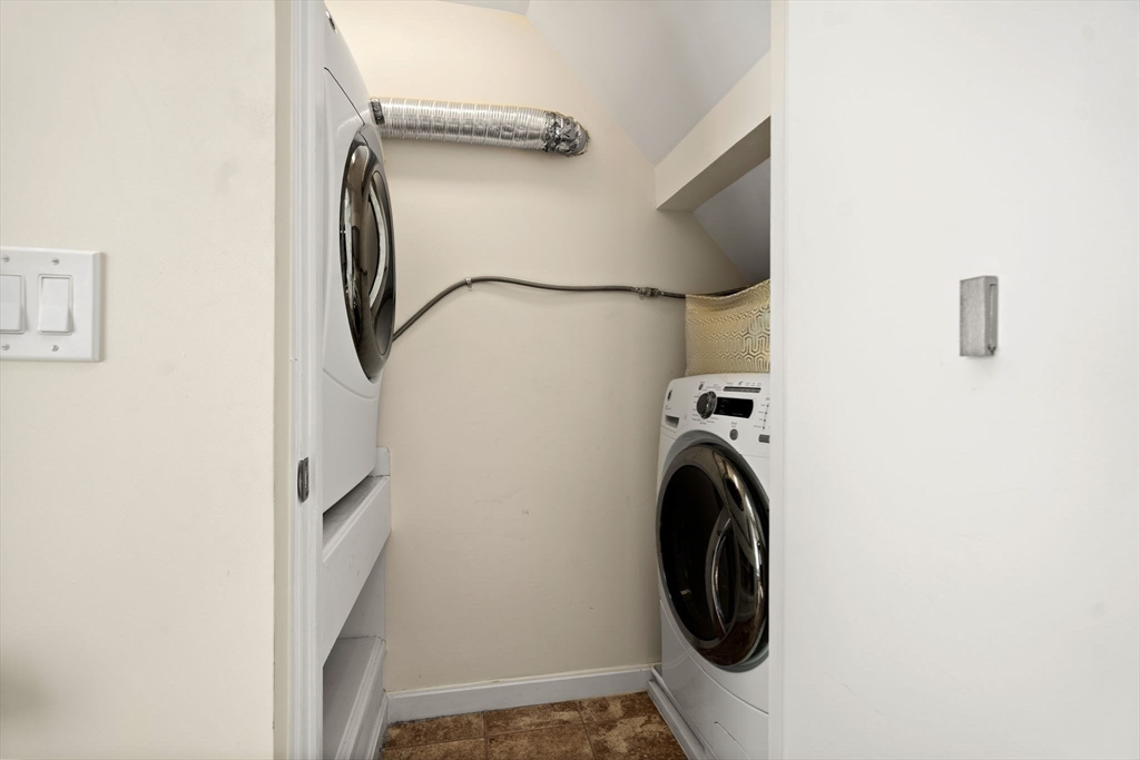 143 Burrill Street # 301 Property Photo 14