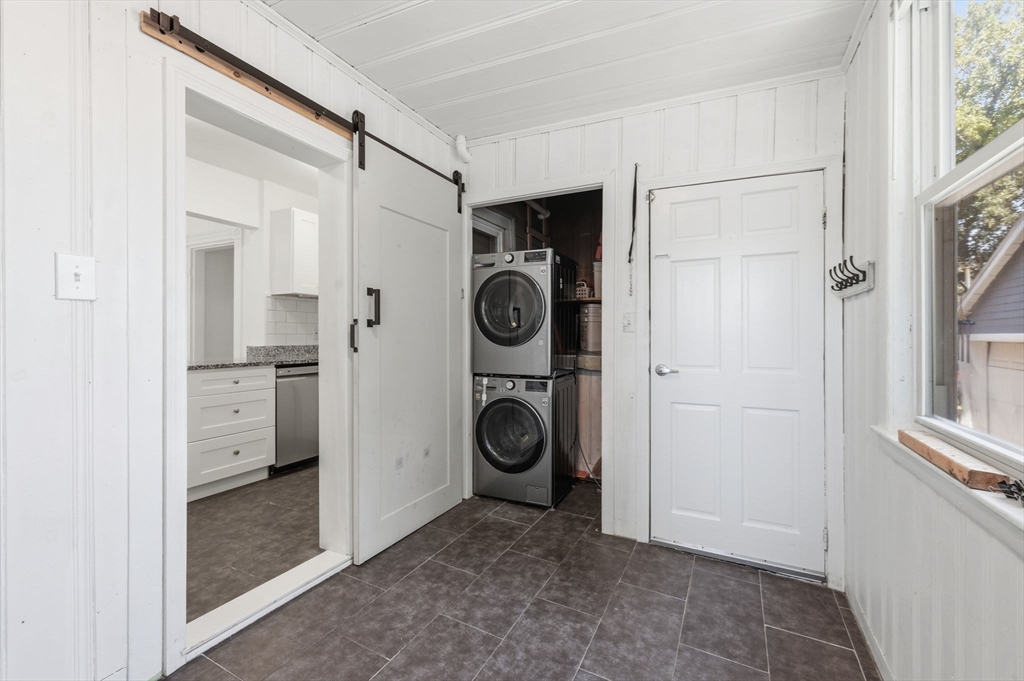 15 Waverly Ave Property Photo 9