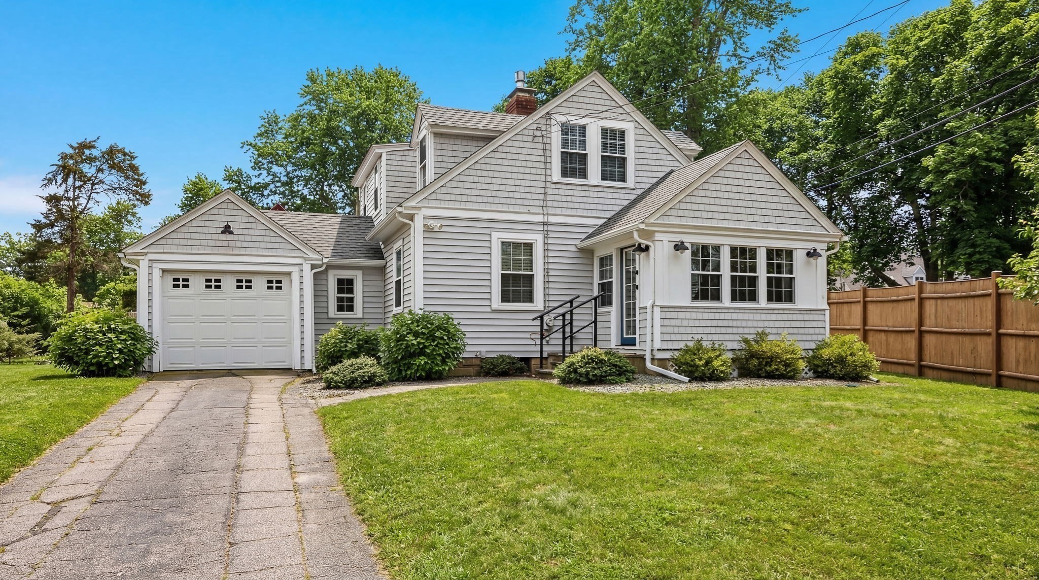 182 Woods Hole Rd Property Photo 2