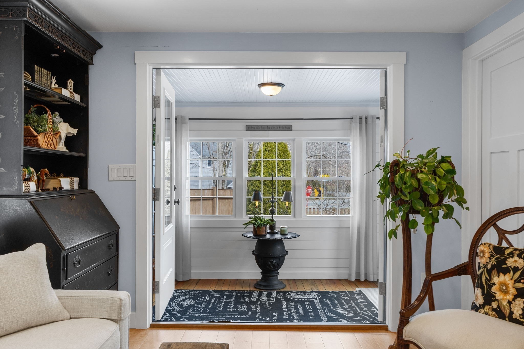 182 Woods Hole Rd Property Photo 6