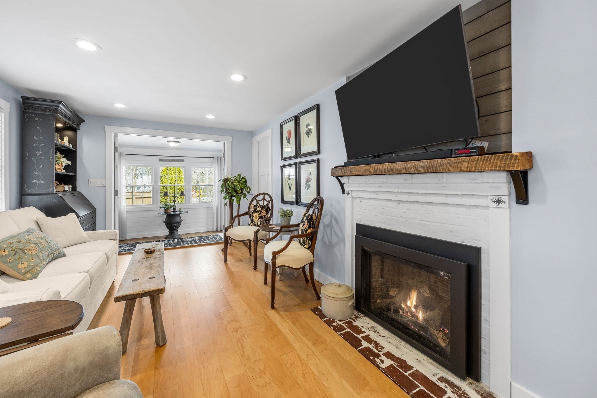 182 Woods Hole Rd Property Photo 9