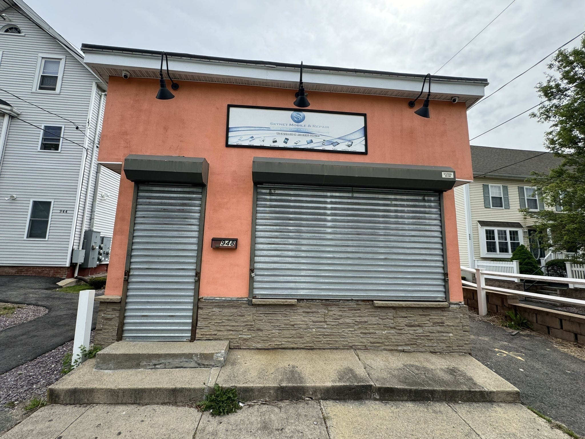 948 Warren Ave Property Photo 1