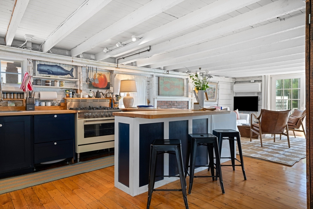 593 Commercial Street Property Photo 11