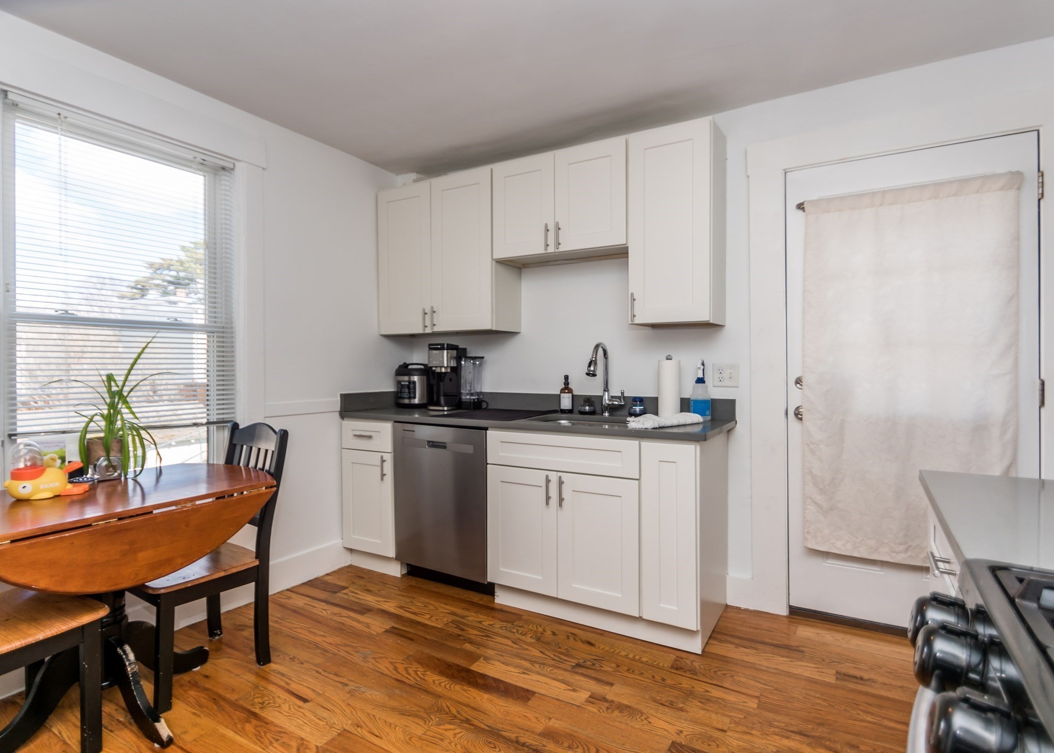 252-254 Crescent Street Property Photo 5