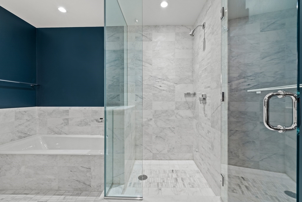 580 Washington St Property Photo 16