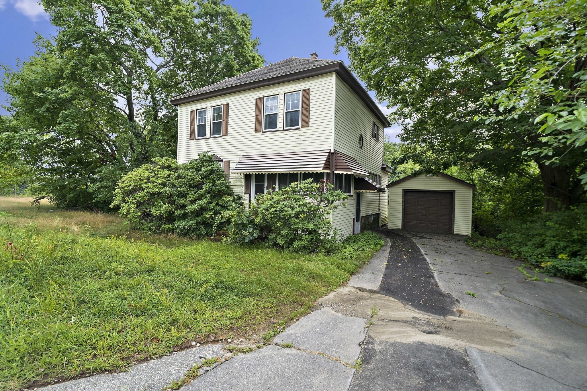 133 Pleasant Valley St Property Photo 2