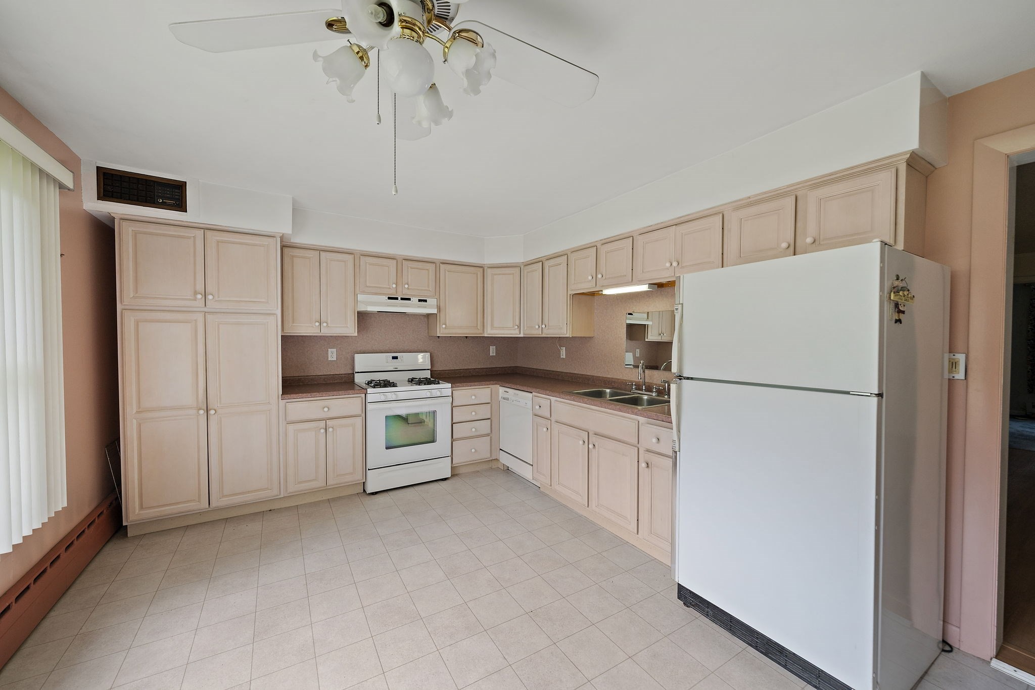 133 Pleasant Valley St Property Photo 5