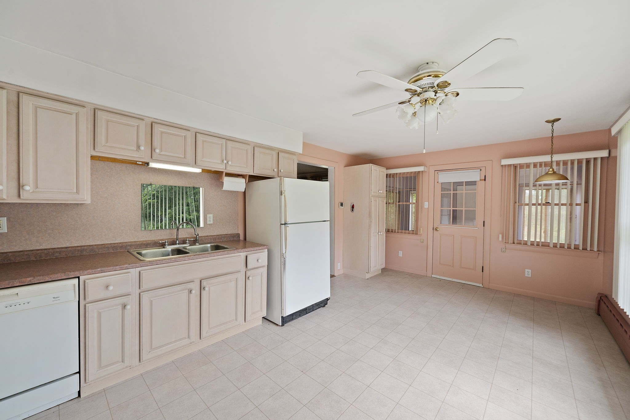 133 Pleasant Valley St Property Photo 6