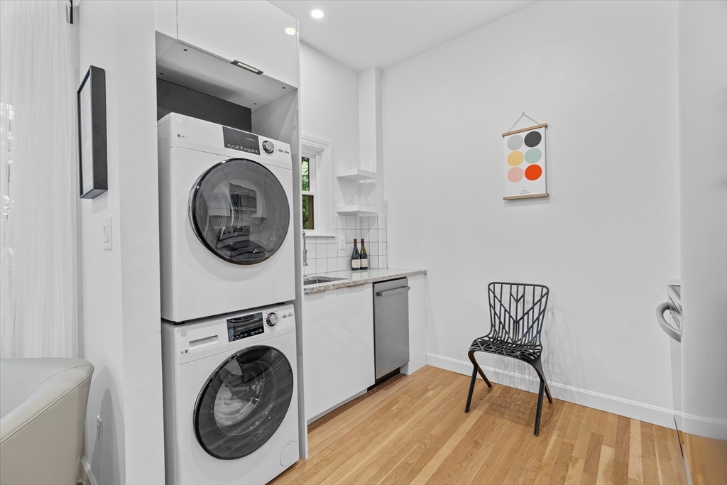 402 E 7th St # 2 Property Photo 5