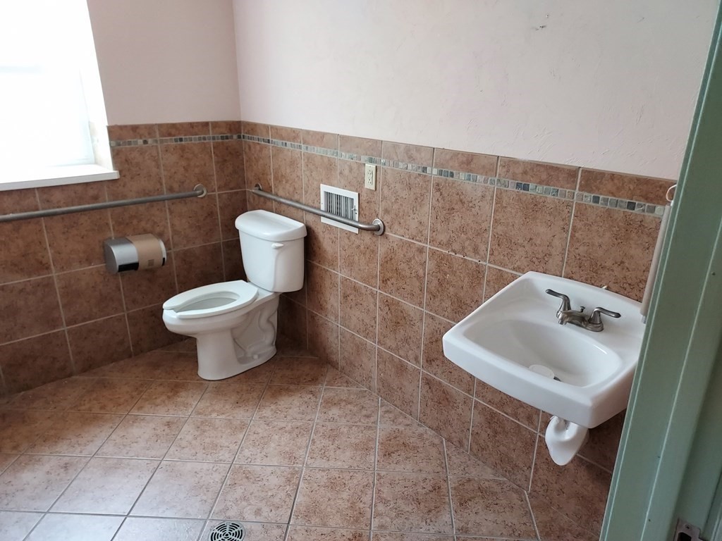 5 Andover Property Photo 12