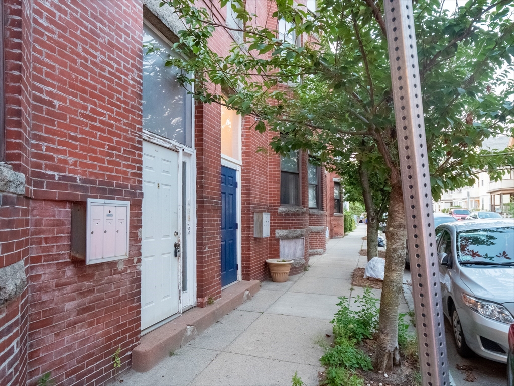 4 Saxton St