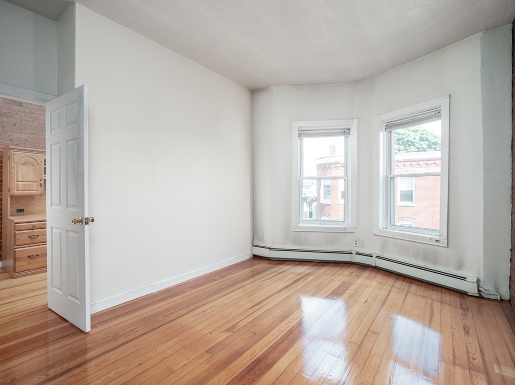 4 Saxton St Property Photo 8