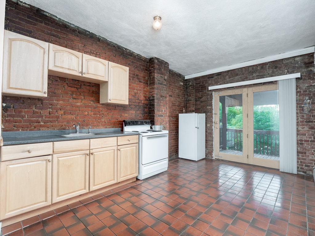 4 Saxton St Property Photo 13