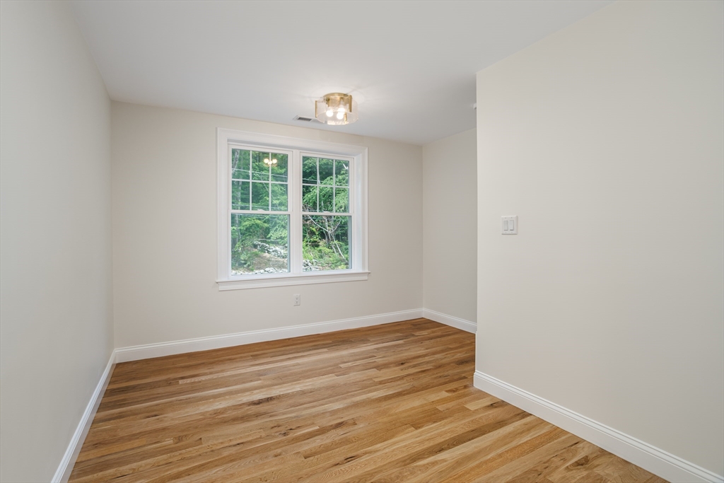 120 Maple St Property Photo 16