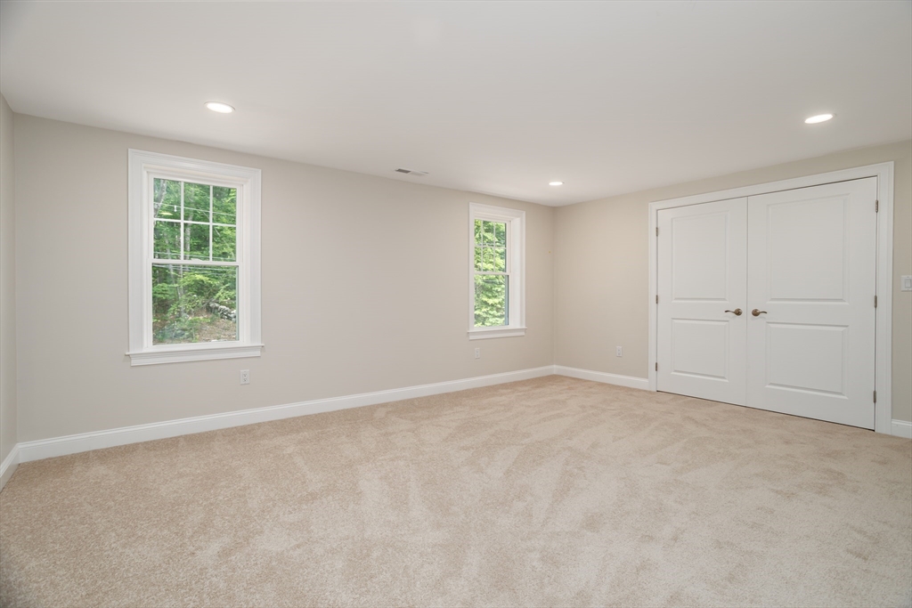120 Maple St Property Photo 25