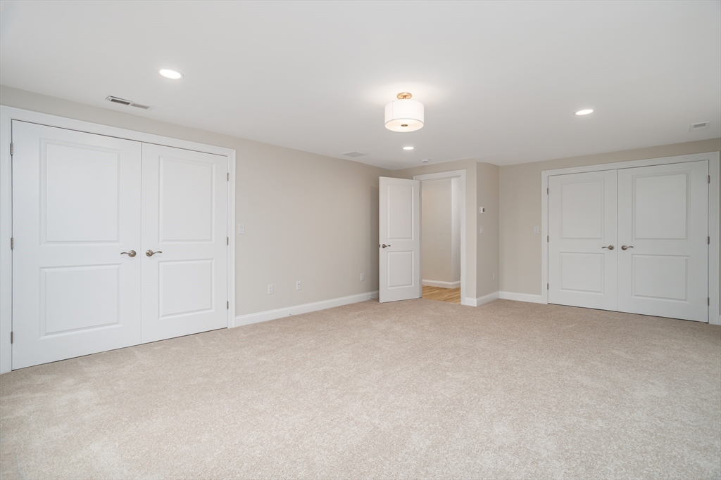 120 Maple St Property Photo 27
