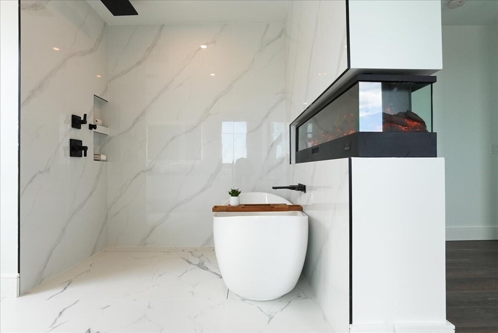29 Woodford St # 1 Property Photo 1