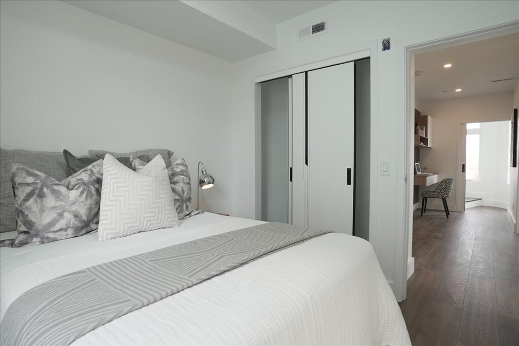 29 Woodford St # 1 Property Photo 12