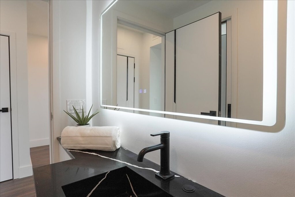 29 Woodford St # 1 Property Photo 13