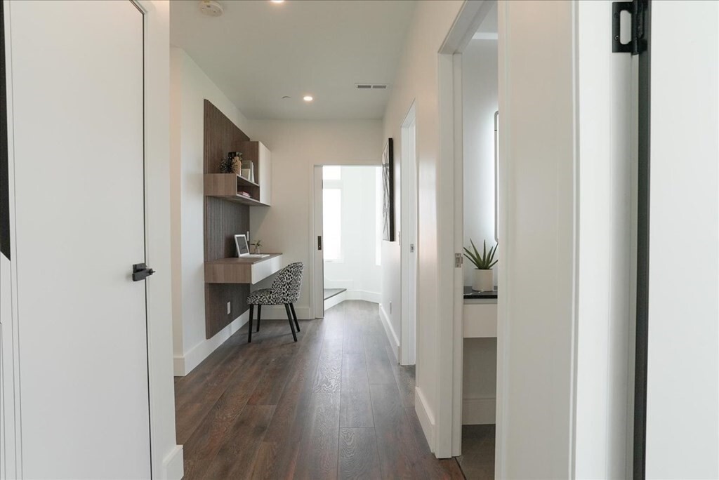 29 Woodford St # 1 Property Photo 14