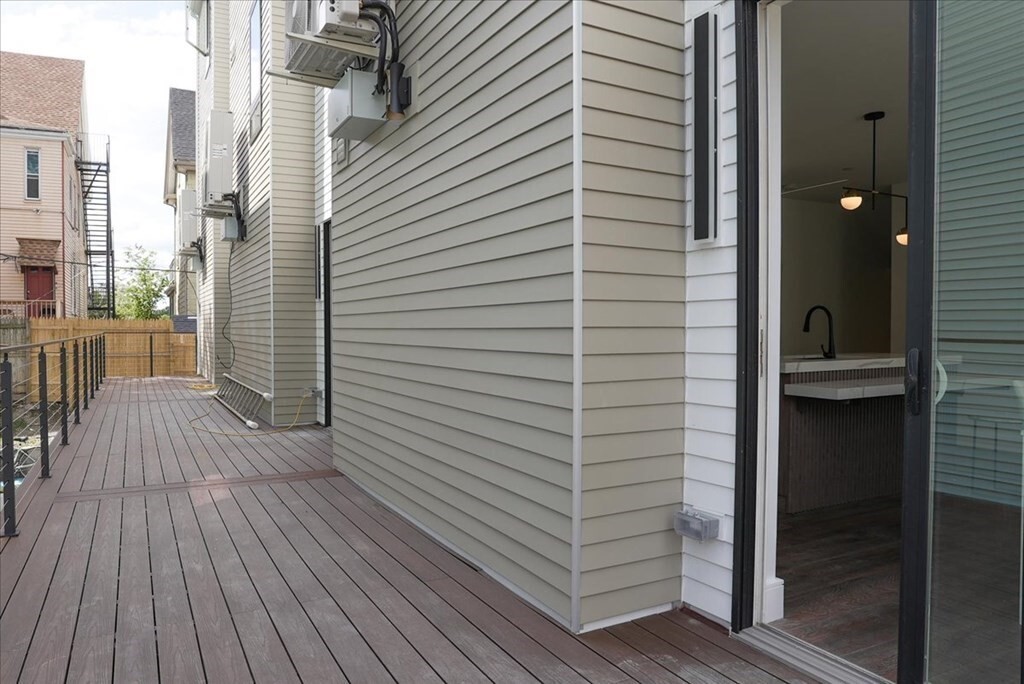 29 Woodford St # 1 Property Photo 25