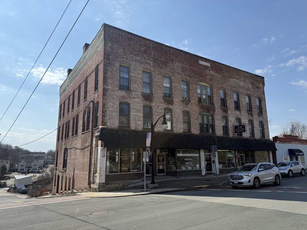 106 Main St Property Photo 1