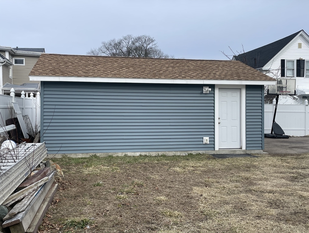 73 Lowell St Property Photo 4