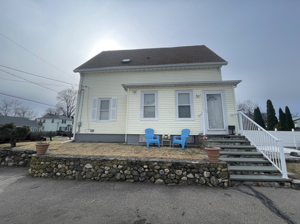 73 Lowell St Property Photo 5