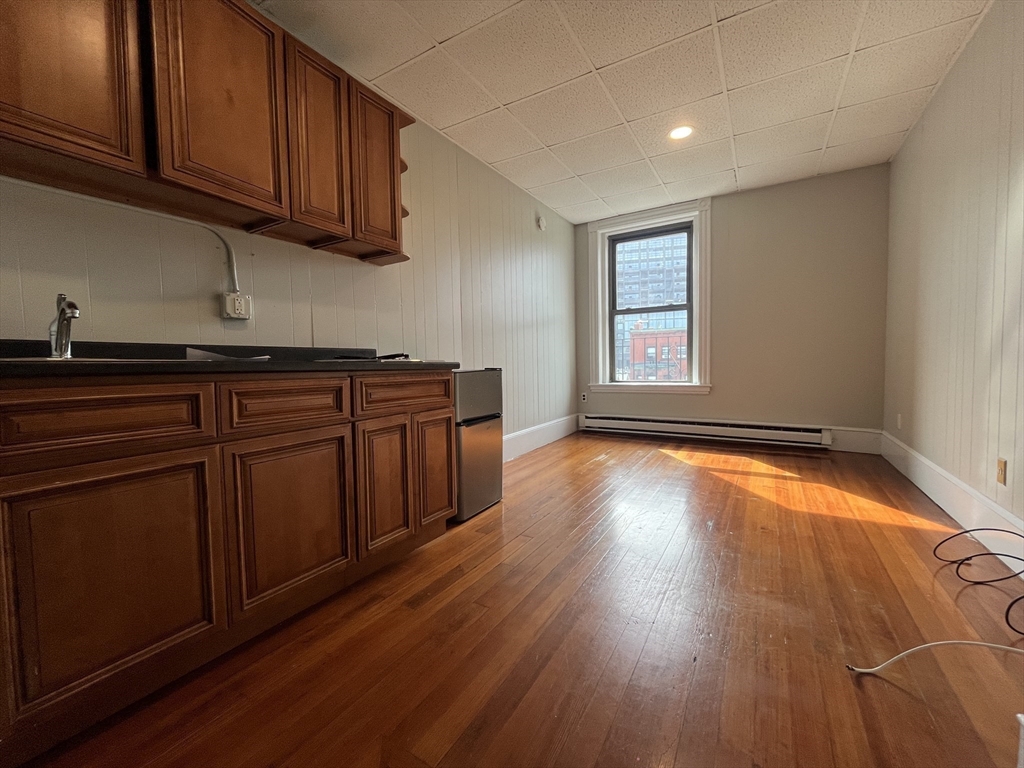 868 Beacon # 14 Property Photo 4