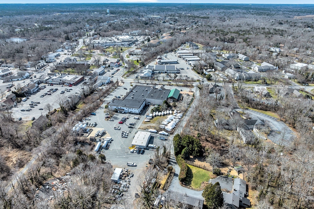 80-82 Cranberry Highway Property Photo 17