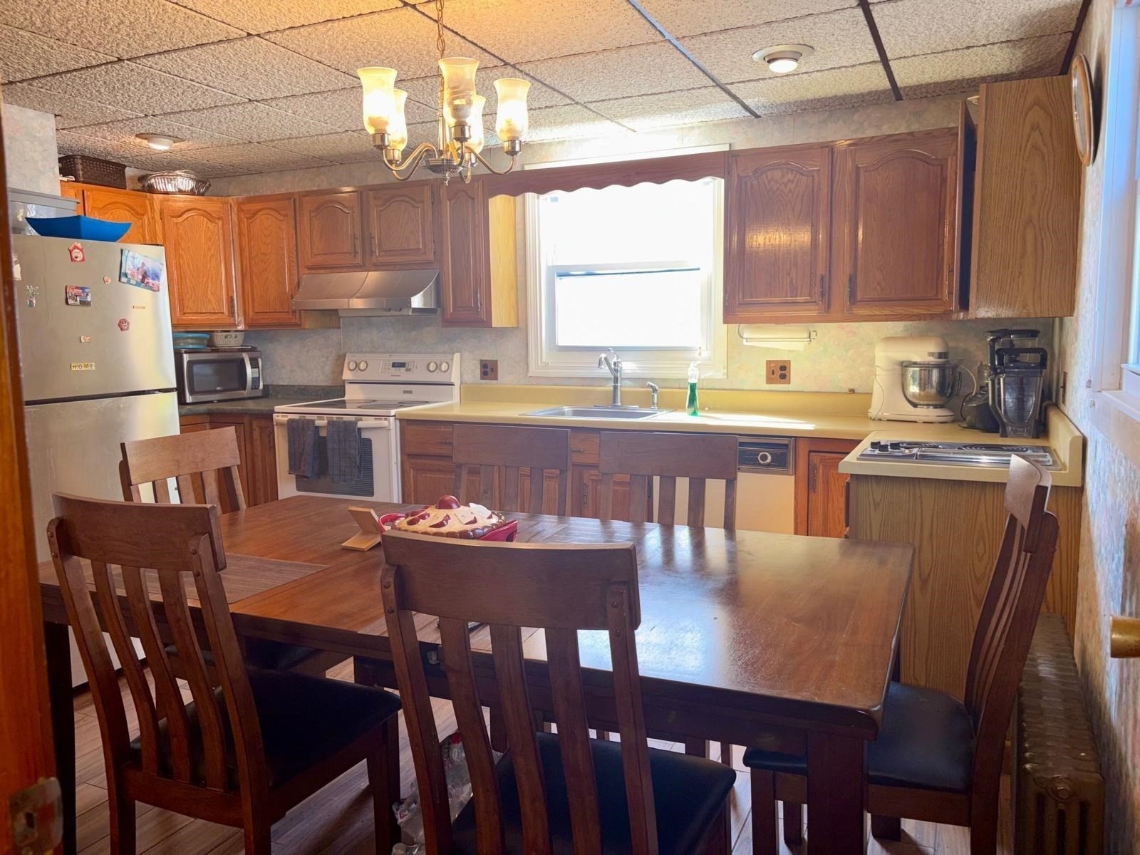 26 Kirtland St Property Photo 18