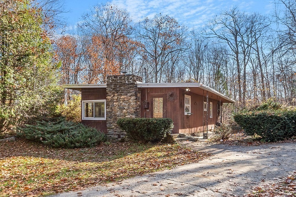 240 Barre Rd Property Photo 1