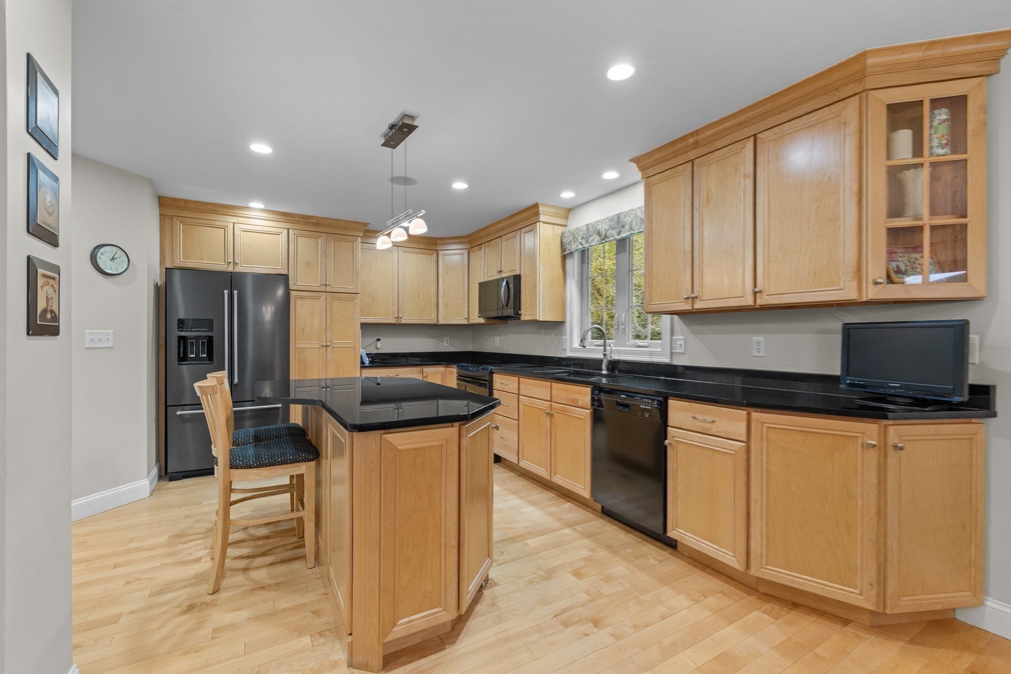 105 Mixter Property Photo 9