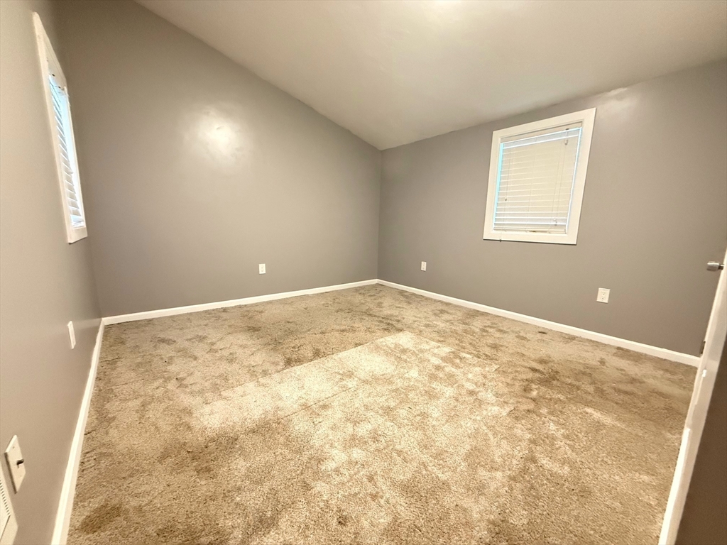 7 Southbridge St Ct Property Photo 11