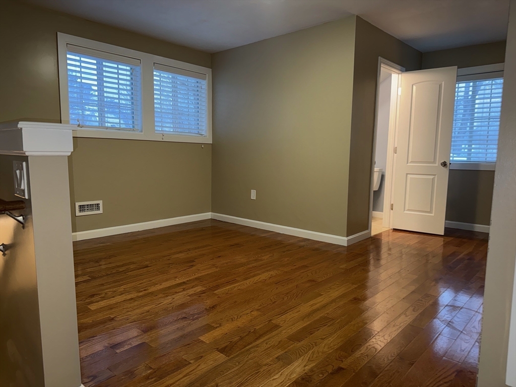 7 Southbridge St Ct Property Photo 15