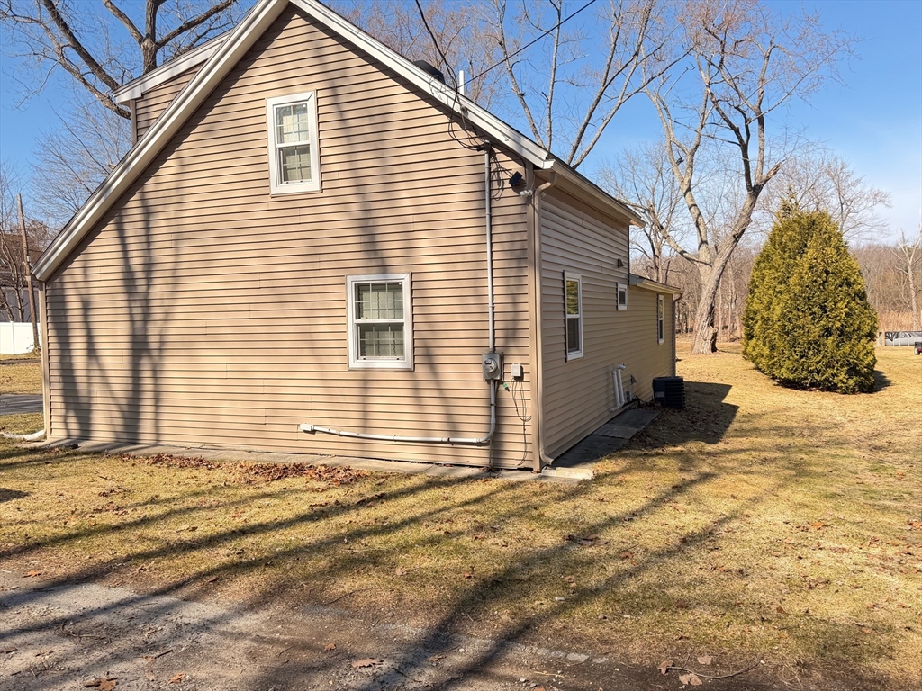7 Southbridge St Ct Property Photo 17