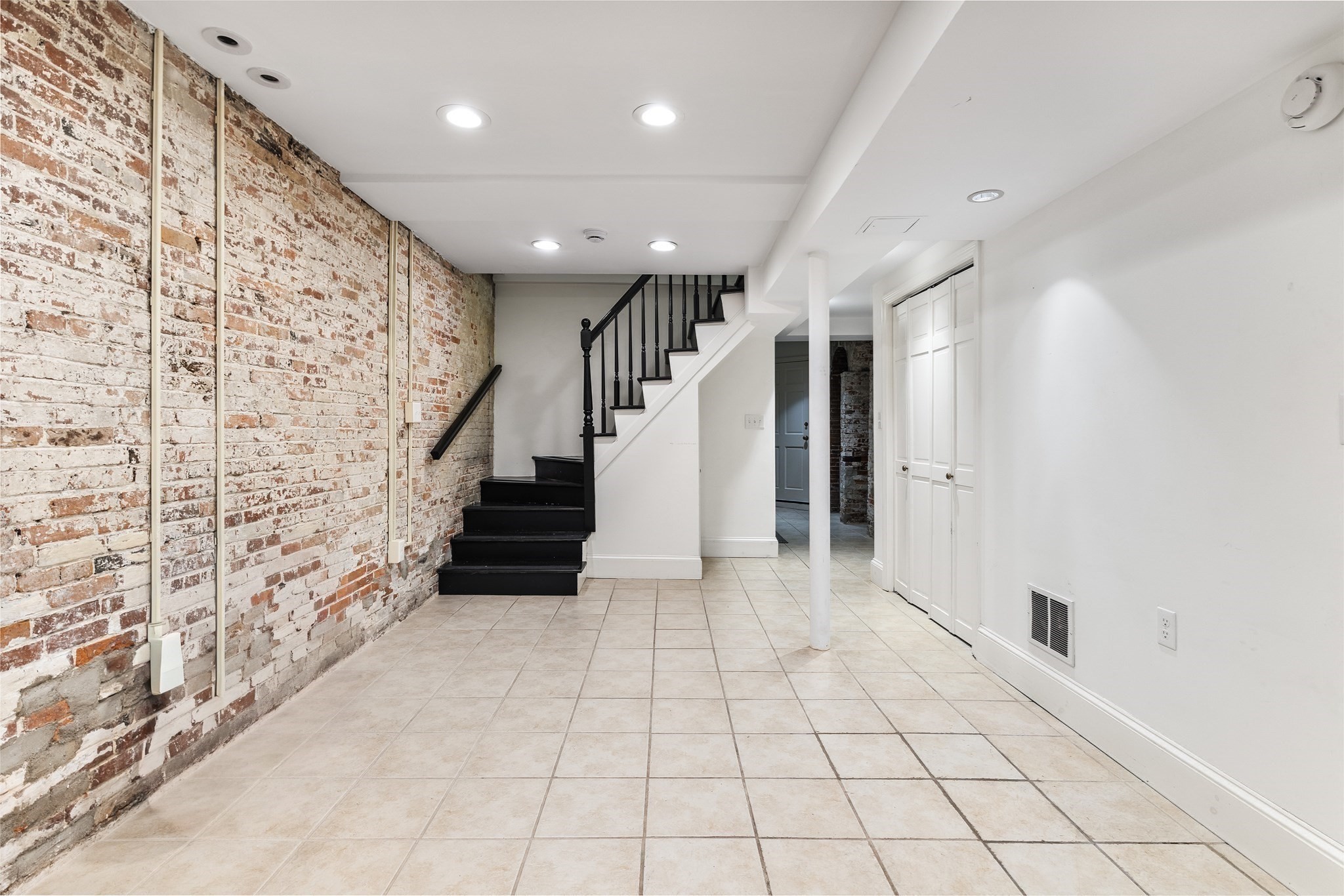 22 Joy St Property Photo 36