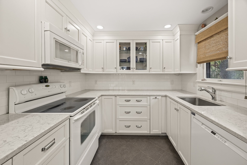 10 Seashore Park Drive Property Photo 10