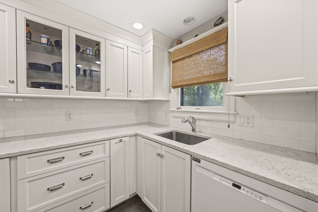 10 Seashore Park Drive Property Photo 11