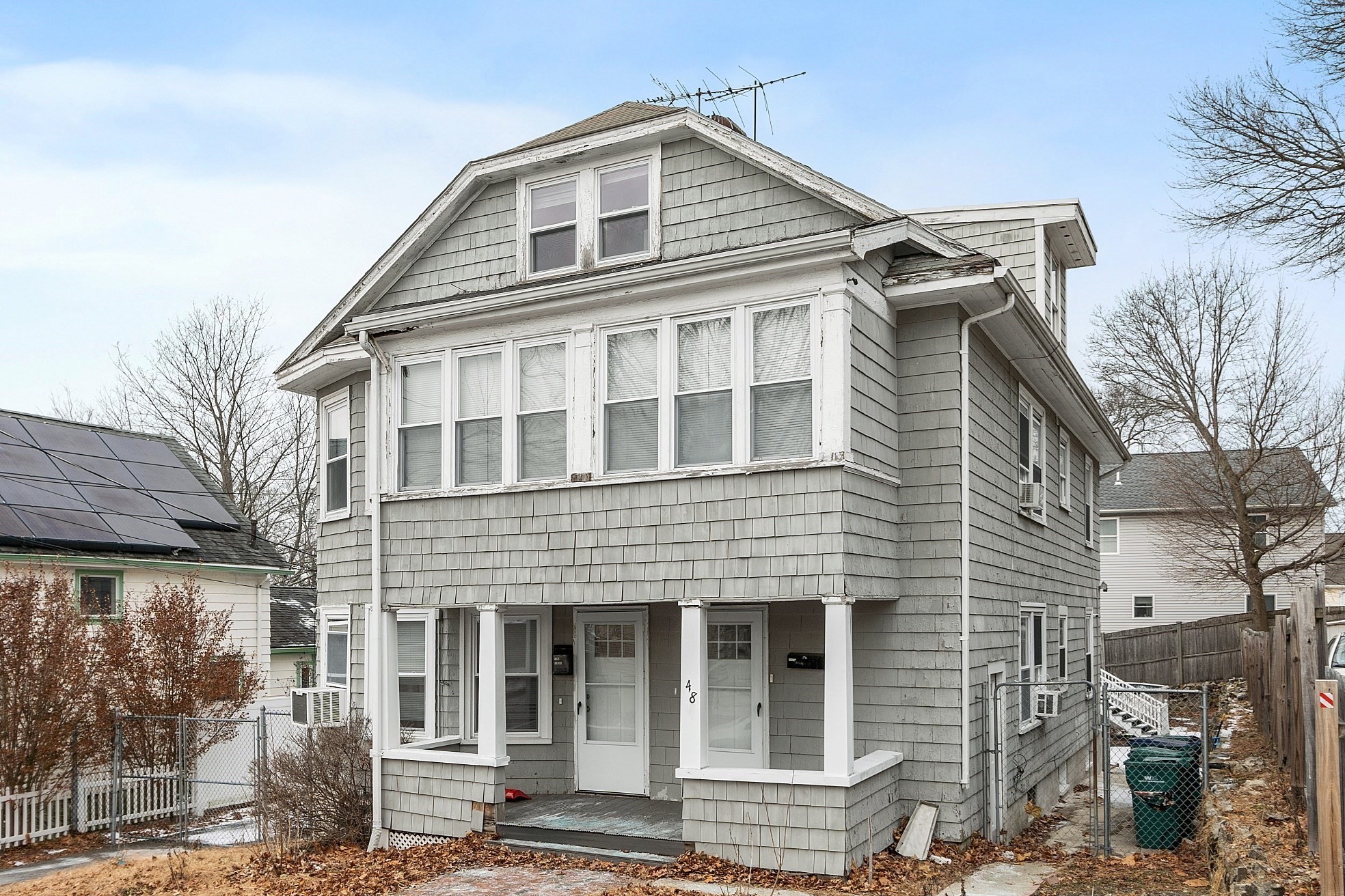 48 Saratoga St Property Photo 4