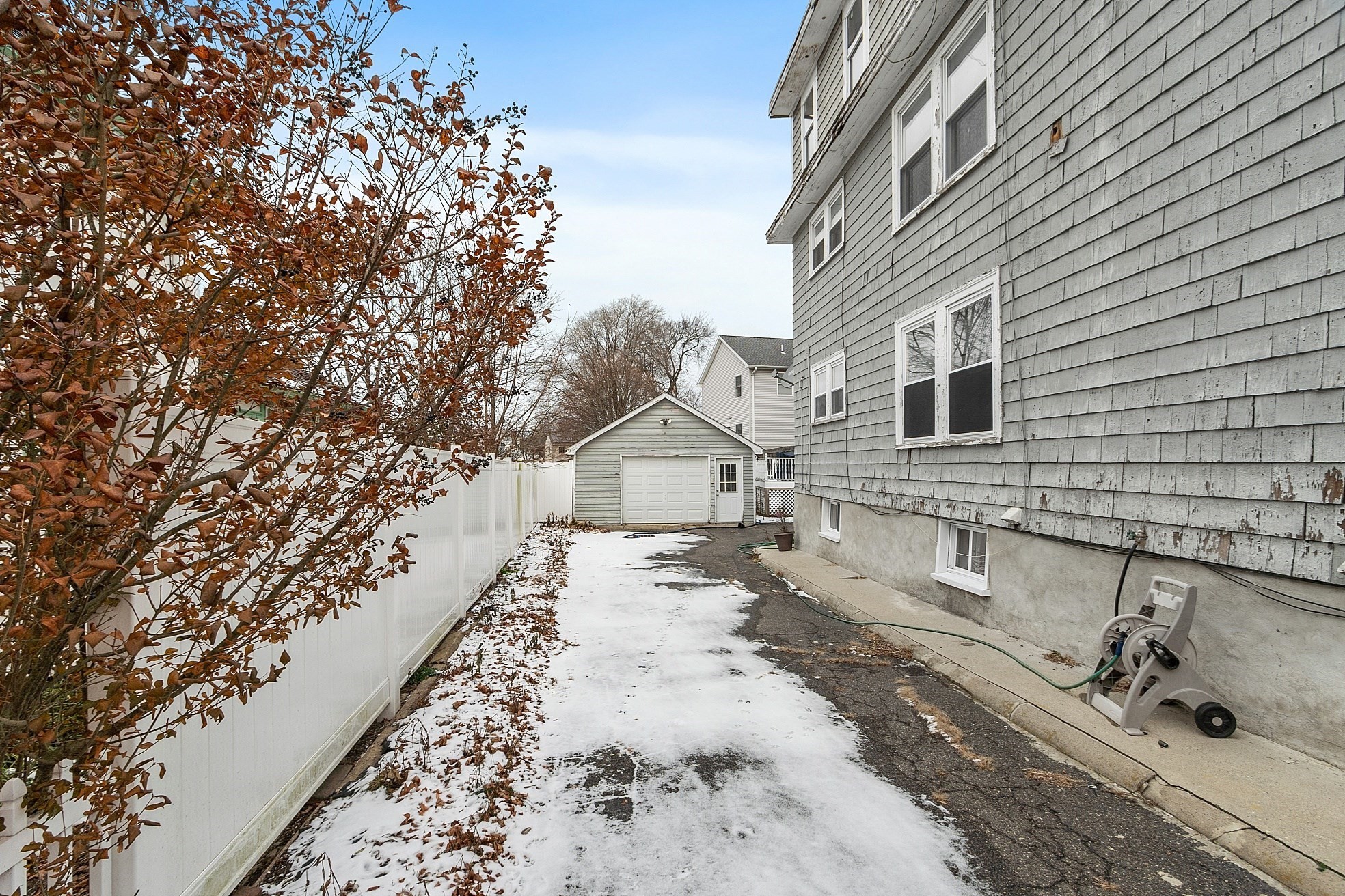 48 Saratoga St Property Photo 34
