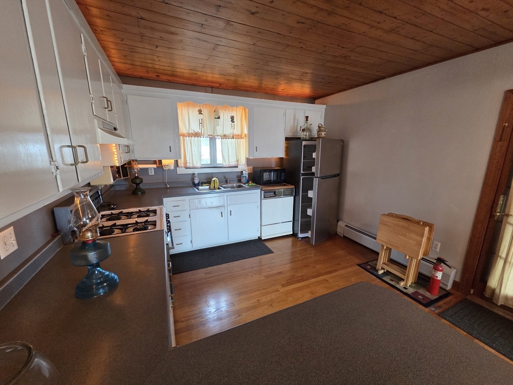 54 Slocum St Property Photo 8