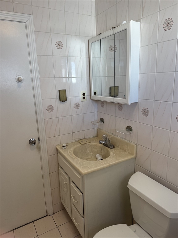 90-92 Sylvia St # 2 Property Photo 8