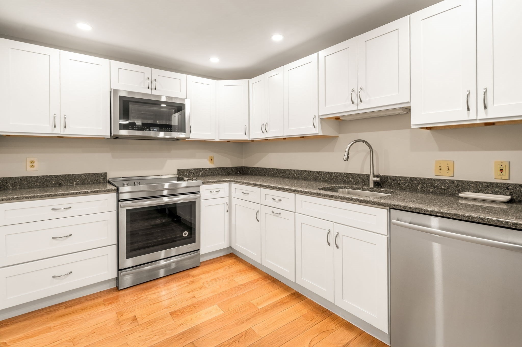 100 Fulton St # 3q Property Photo 4