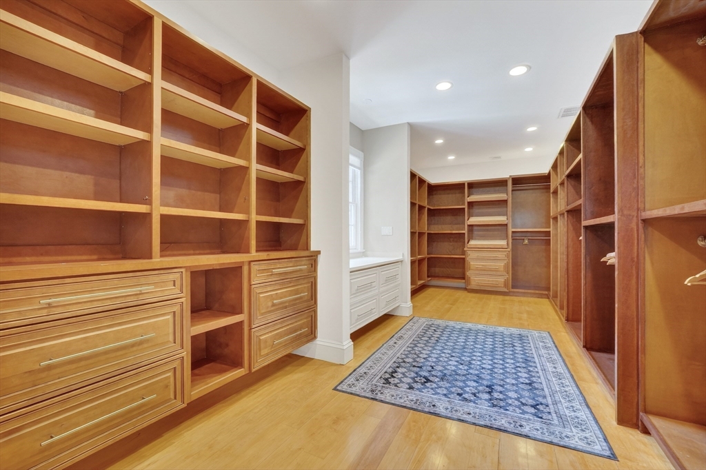 451 Wellesley St Property Photo 19