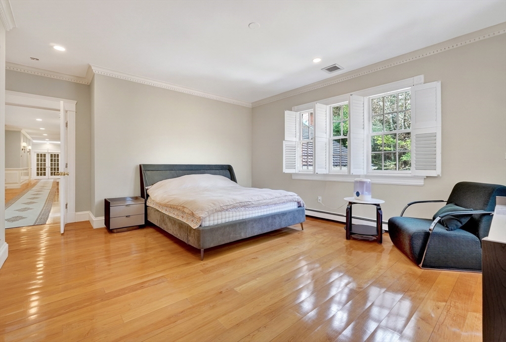 451 Wellesley St Property Photo 22